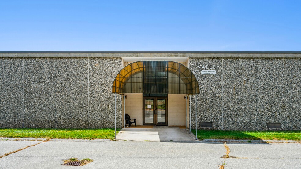 More Photos Of 120 Whiting Farms Rd, Holyoke Manufacturing For Sale