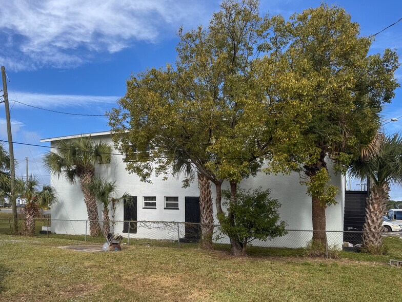 More Photos Of 701 W King St, Cocoa Warehouse For Sale
