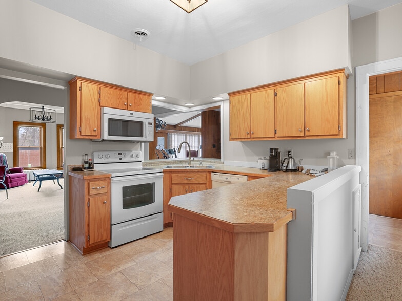 More Photos Of 520 2nd St, Excelsior Funeral Home For Sale