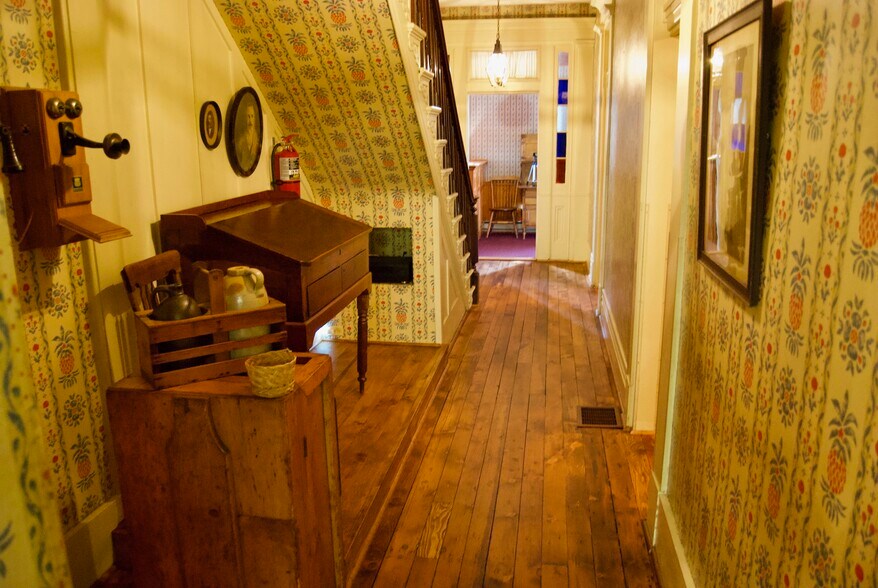 More Photos Of 690-692 State Route 66, Leechburg General Retail For Sale