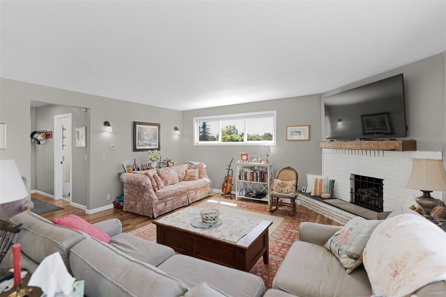 More Photos Of 2937 Merriman Rd, Medford Storefront Retail Residential For Sale