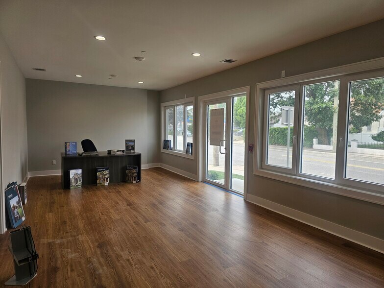 More Photos Of 400 Oak St, Copiague Apartments For Lease