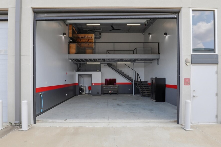 More Photos Of 6767 All Stars Ave, Frisco Showroom For Sale
