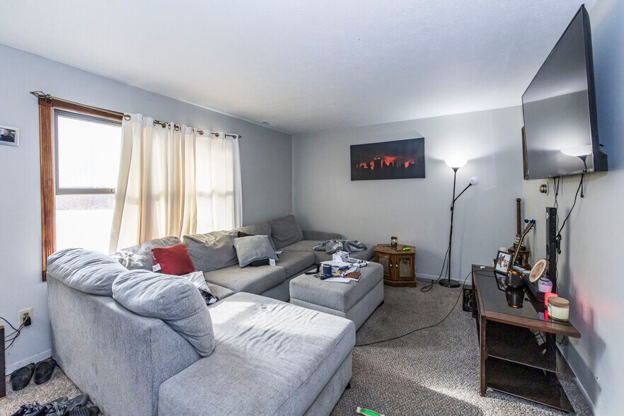 More Photos Of 3800 Grace Dr, Kent Multifamily For Sale