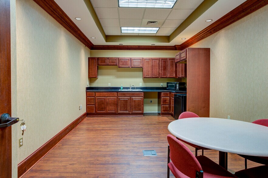 More Photos Of 425 State St, Bristol Bank For Lease