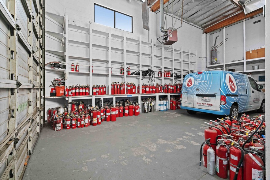 More Photos Of 11170-11172 Penrose St, Sun Valley Warehouse For Lease