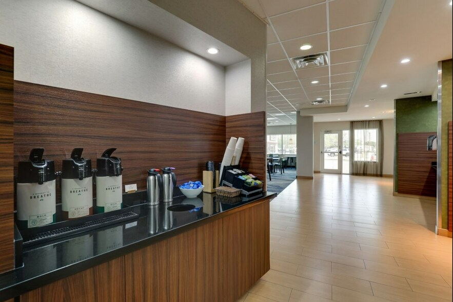 More Photos Of 1111 N Lorraine St, Hutchinson Hotel For Sale