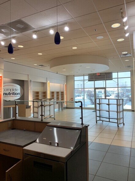 More Photos Of 2476 S Oneida St, Green Bay Storefront Retail Office For Lease