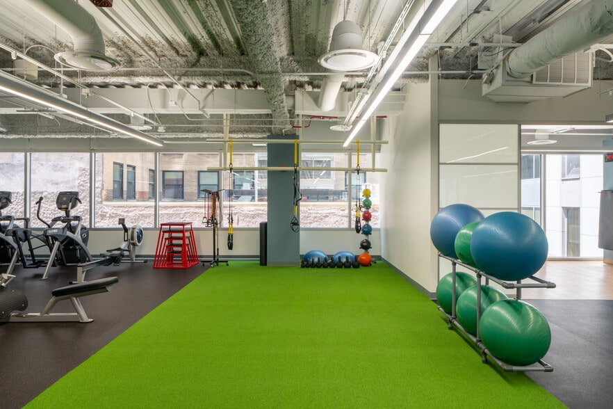 More Photos Of 200 N LaSalle St, Chicago Office For Lease