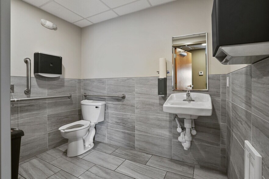 More Photos Of 4050 Main St, Bridgeport General Retail For Sale