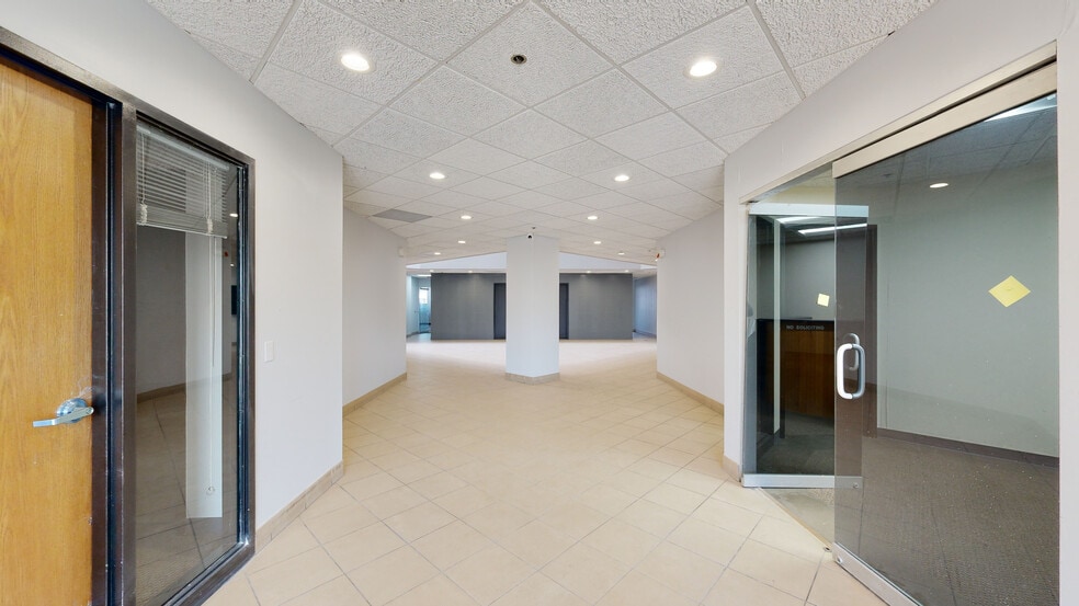More Photos Of 1301 Basswood Rd, Schaumburg Office For Sale