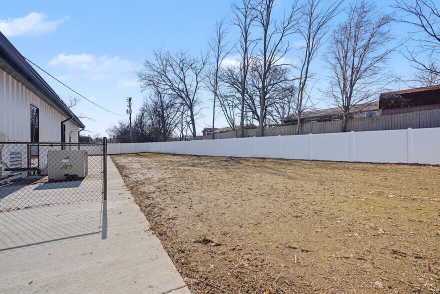 More Photos Of 207 Iris Dr, Hendersonville Daycare Center For Sale