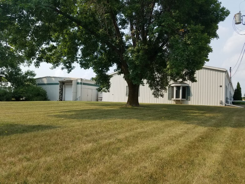 More Photos Of 825 Prosper Rd, De Pere Warehouse For Lease