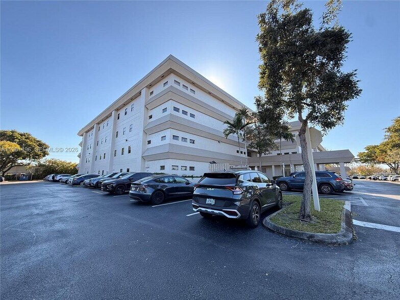 More Photos Of 2699 Stirling Rd, Fort Lauderdale Medical For Lease