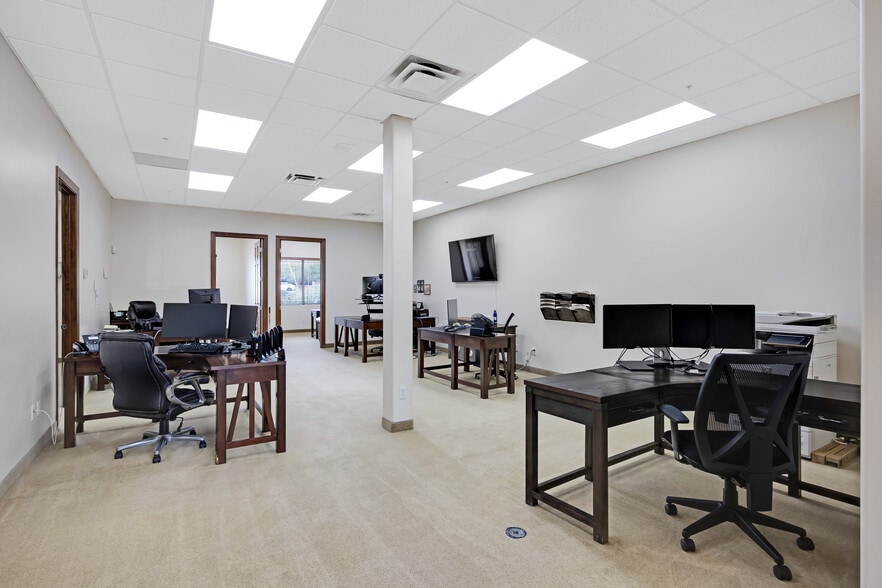 More Photos Of 10555 N 114th St, Scottsdale Office For Sale