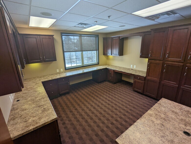 More Photos Of 13590 N Meridian St, Carmel Medical For Lease