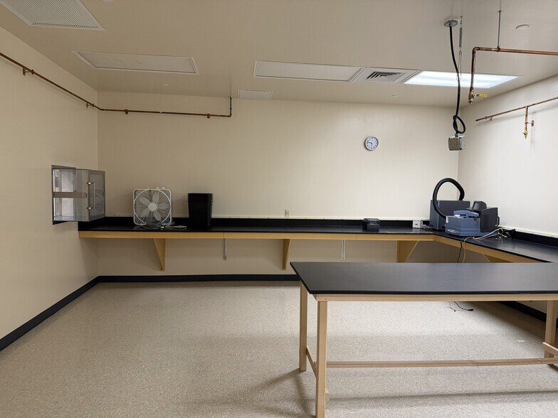 More Photos Of 14 Washington Ave, Scarborough Flex For Sale