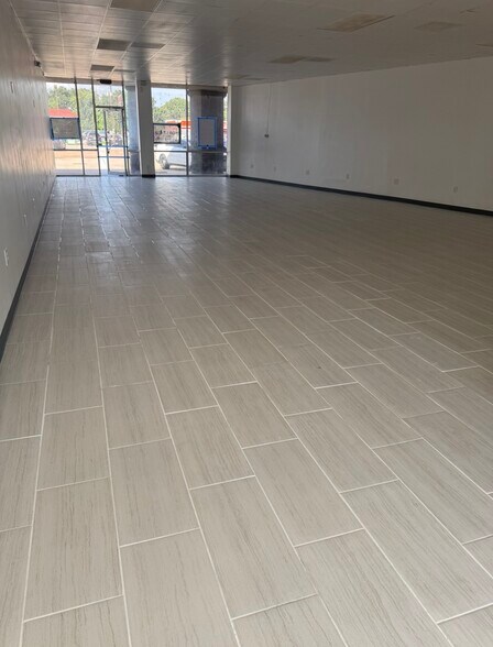 More Photos Of 12033 Veterans Memorial Dr, Houston Unknown For Lease