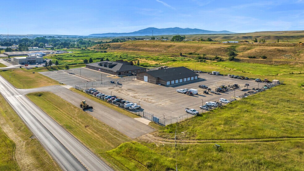 More Photos Of 920 NE Main St, Lewistown Office For Sale