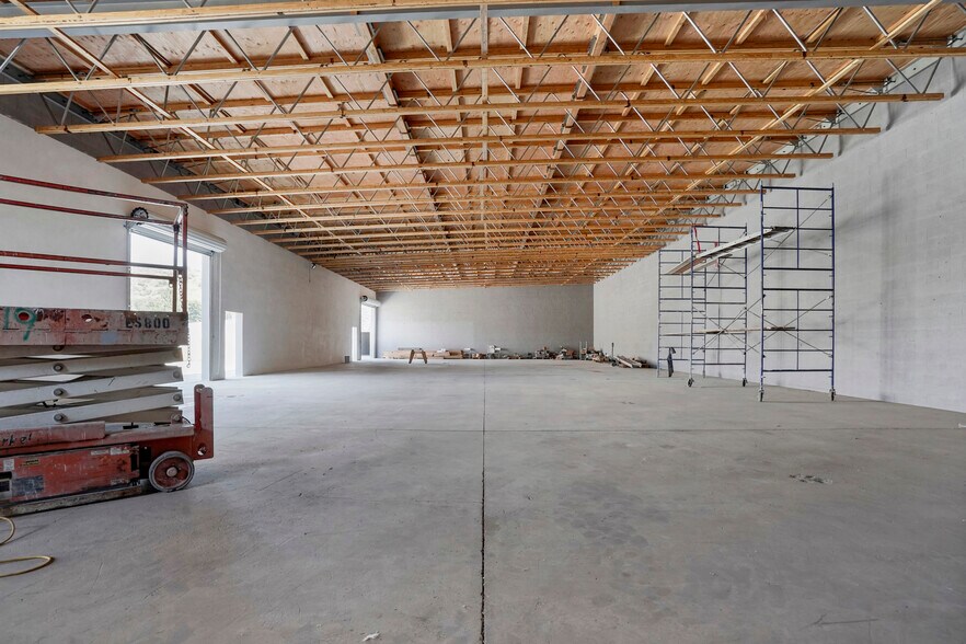 More Photos Of 10926 Randall St, Sun Valley Warehouse For Lease