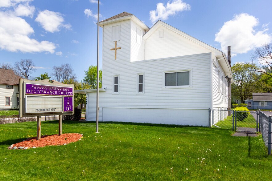 More Photos Of 1196 Joslyn Ave, Pontiac Religious Facility For Sale