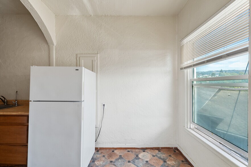 More Photos Of 2100 51st Ave, Oakland Apartments For Sale