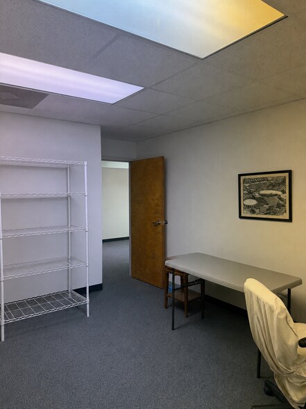 More Photos Of 572 Central Dr, Virginia Beach Light Distribution For Lease