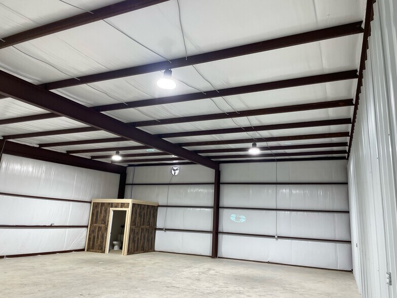 More Photos Of 5 Upper Cibolo Creek Rd, Boerne Light Manufacturing For Lease
