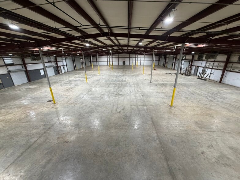 More Photos Of 214 Industrial Park Dr, Soddy-Daisy Manufacturing For Lease