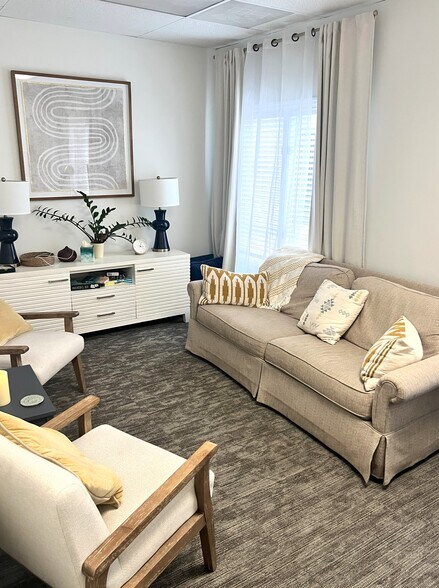 More Photos Of 110 Perimeter Park Rd, Knoxville Medical For Lease