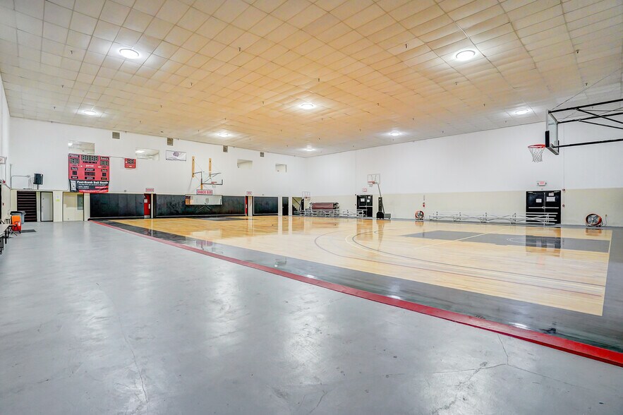 More Photos Of 950 S Central Ave, Compton Schools For Sale