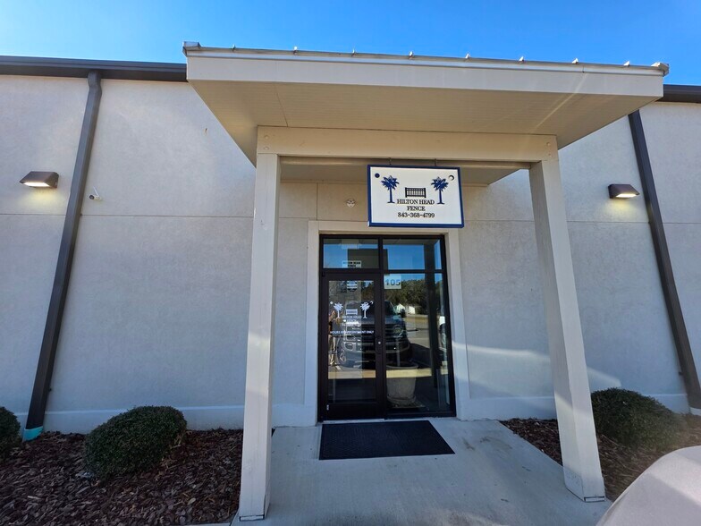 More Photos Of 61 Schinger Ave, Ridgeland Showroom For Lease