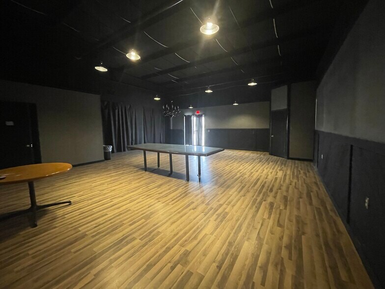 More Photos Of 134 Elm St, Anniston Freestanding For Lease