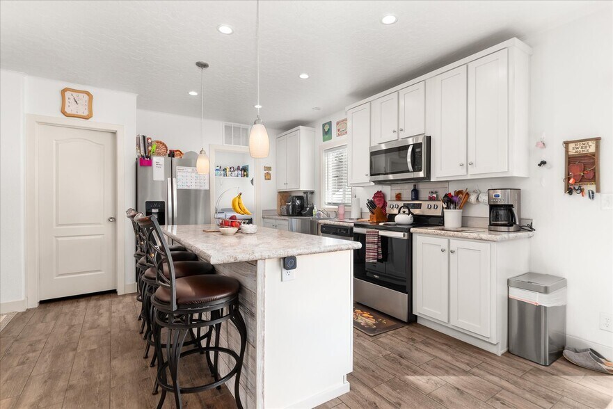 More Photos Of 6297 Sundown Dr, Nine Mile Falls Specialty For Sale