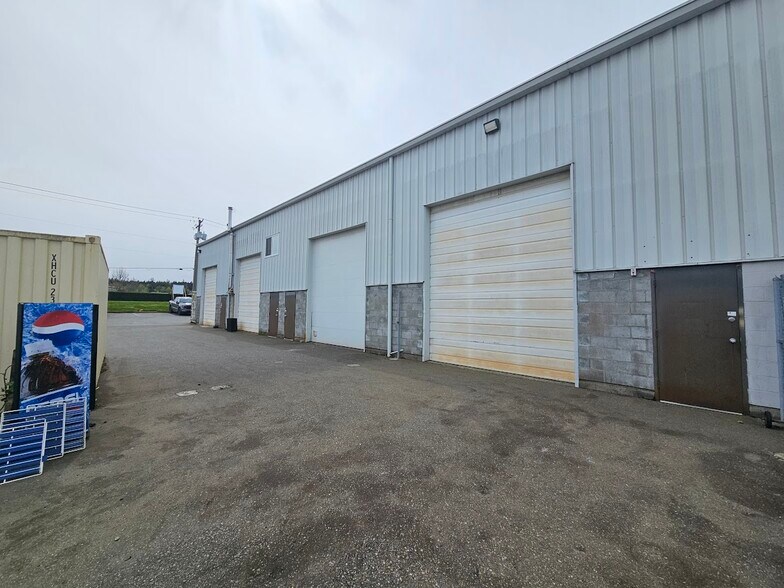 More Photos Of 425 Stanford Av E, Parksville Light Distribution For Sale