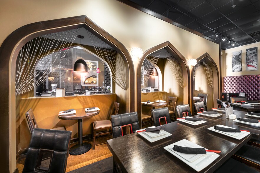 More Photos Of 675 W Golf Rd, Hoffman Estates Storefront For Lease