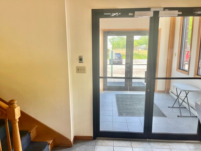 More Photos Of 2094 N Boeing Rd, Warsaw Manufacturing For Sale