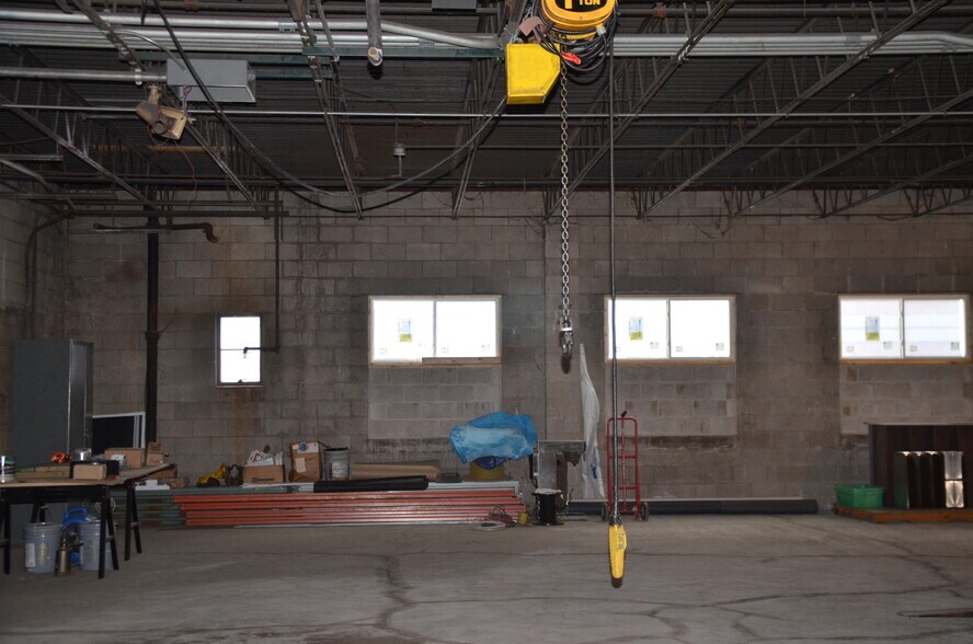 More Photos Of 726 S Broadway, Aurora Warehouse For Sale