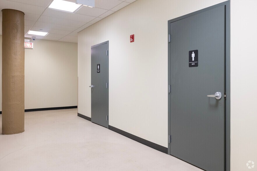 More Photos Of 1821 W Berteau Ave, Chicago Loft Creative Space For Sale