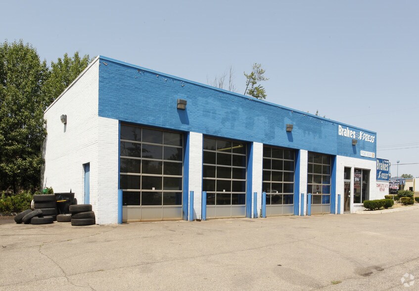 More Photos Of 38139 Ford Rd, Westland Auto Repair For Lease
