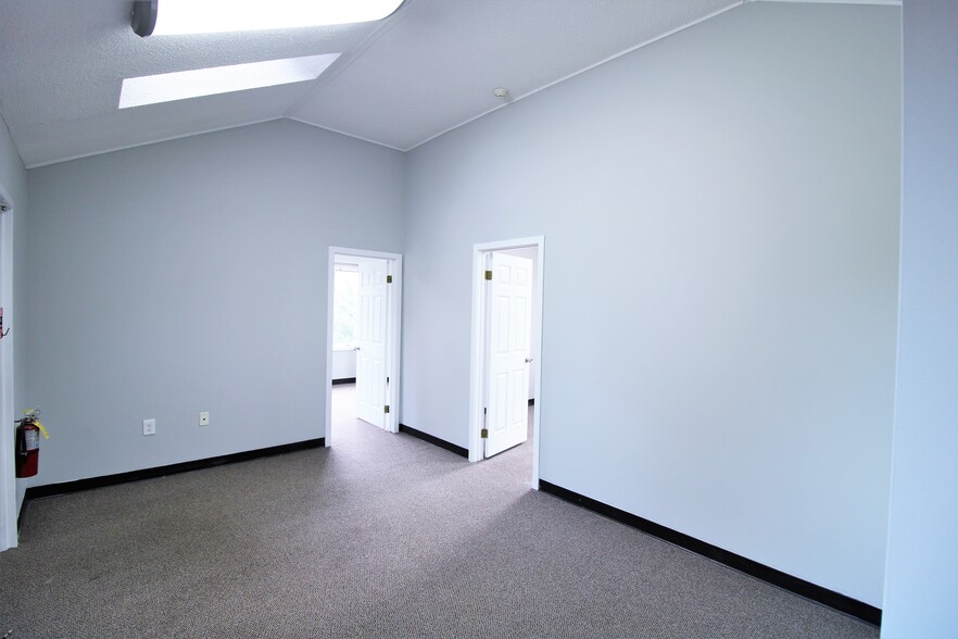 More Photos Of 538 Street Rd, Southampton Office For Lease