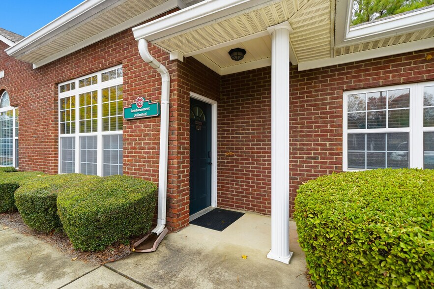 More Photos Of 103 Weatherstone Dr, Woodstock Medical For Lease