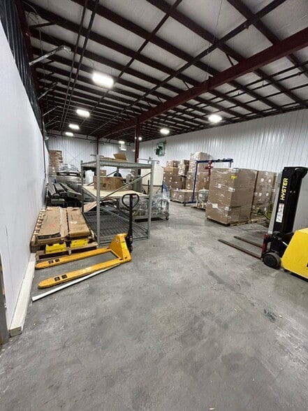 More Photos Of 299 Industrial Ln, Torrington Distribution For Lease