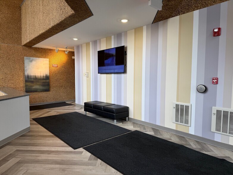 More Photos Of 13100 Manchester Rd, Des Peres Office For Lease