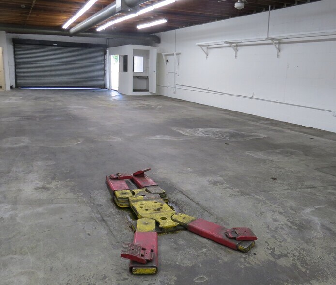 More Photos Of 709 N Alexandria Ave, Los Angeles Auto Repair For Lease