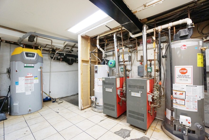 More Photos Of 35 Androvette St, Staten Island Storefront Retail Residential For Lease