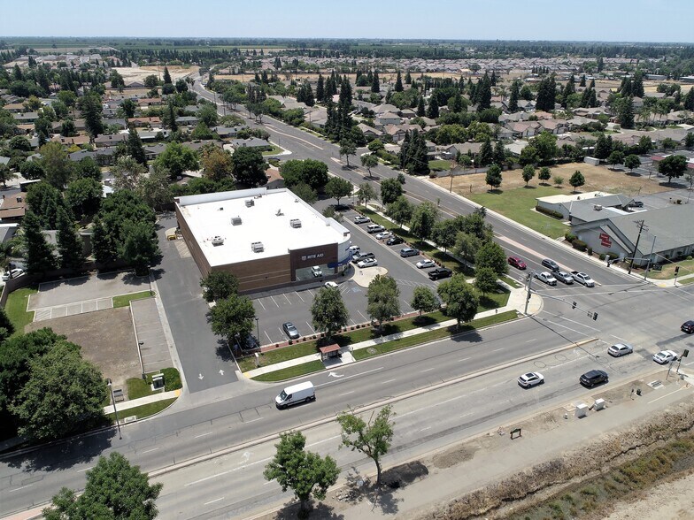 More Photos Of 1735 E Walnut Ave, Visalia Drugstore For Sale