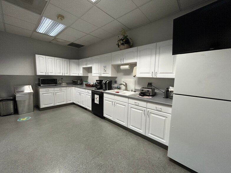 More Photos Of 7915-7919 Ajay Dr, Sun Valley Warehouse For Sale