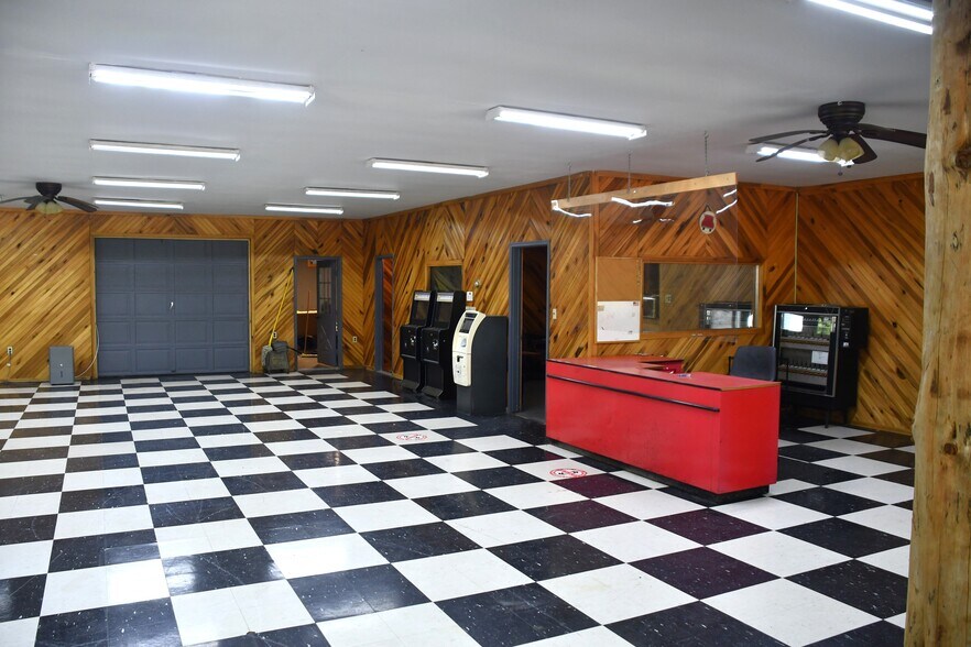 More Photos Of 138 Chestnut St, Marienville General Retail For Sale