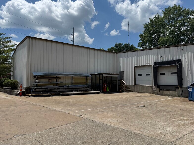 More Photos Of 3025 N Saint Peters Pky, Saint Peters Showroom For Sale